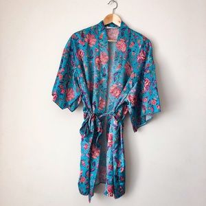 Val Mode vintage kimono style floral robe